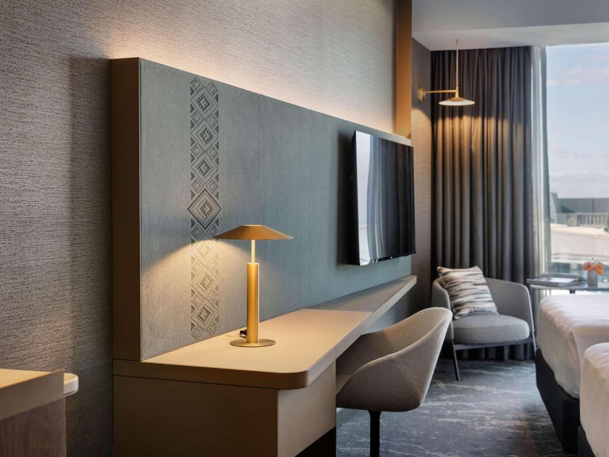 Pullman Auckland Airport Hotel Eksteriør billede A guest room at the hotel