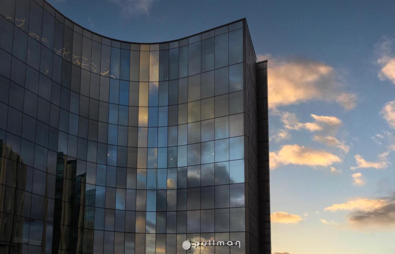 Pullman Auckland Airport Hotel Eksteriør billede The building at sunset
