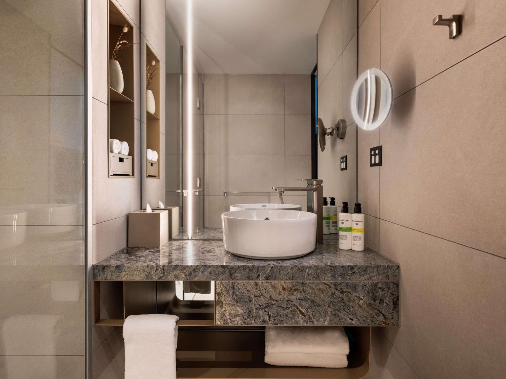 Pullman Auckland Airport Hotel Eksteriør billede Bathroom