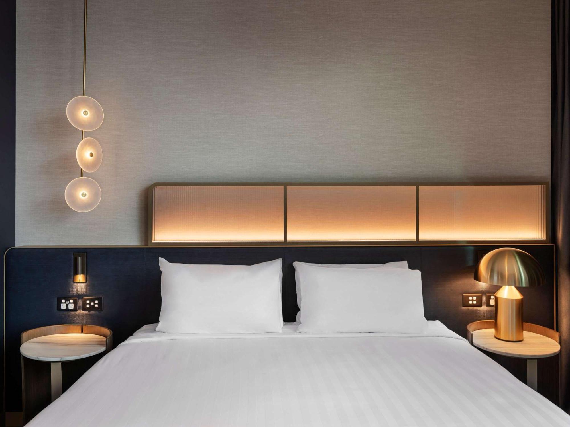 Pullman Auckland Airport Hotel Eksteriør billede A bedroom at the hotel