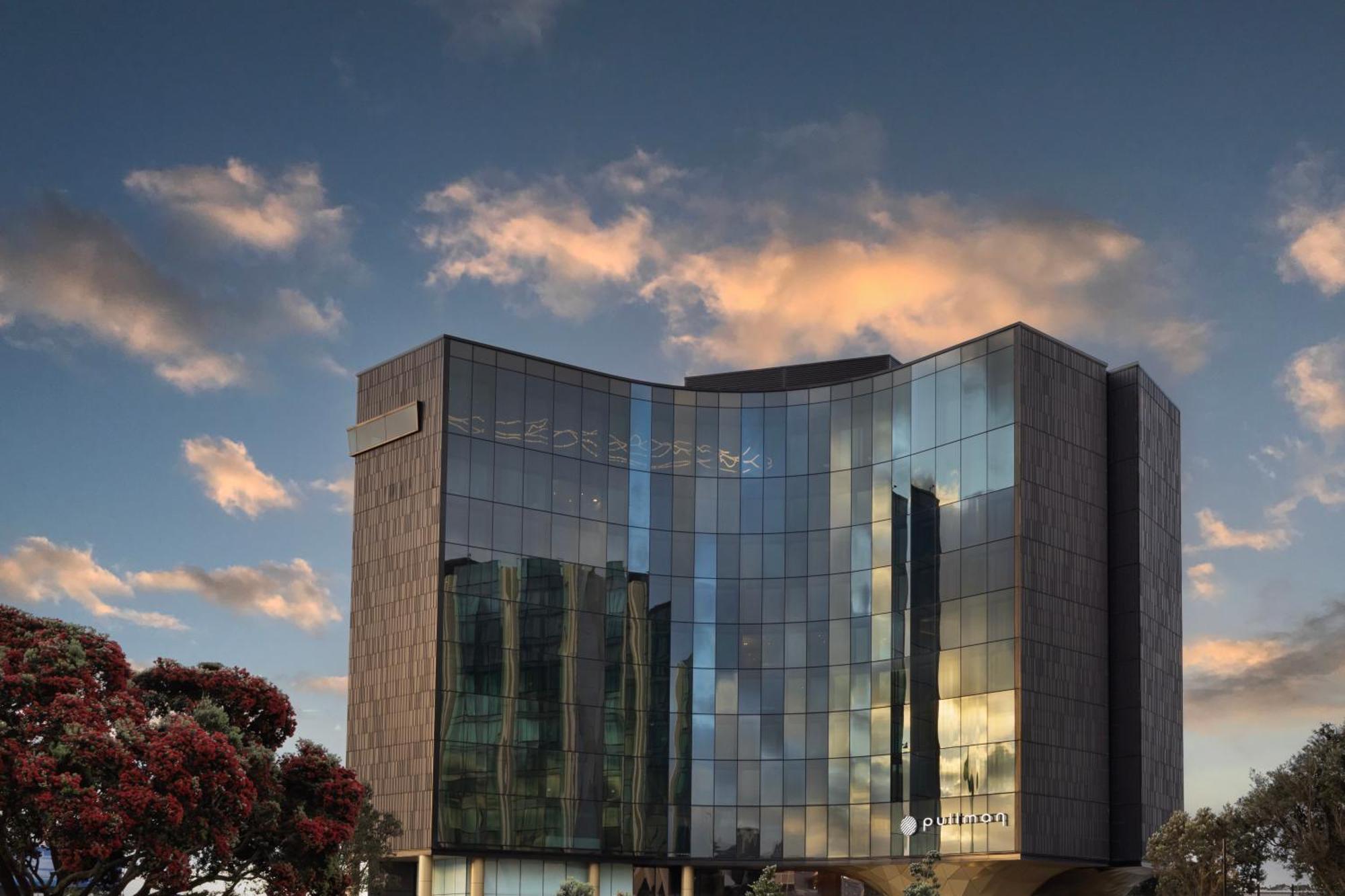 Pullman Auckland Airport Hotel Eksteriør billede The building of the National Museum of the Republic of Kosovo